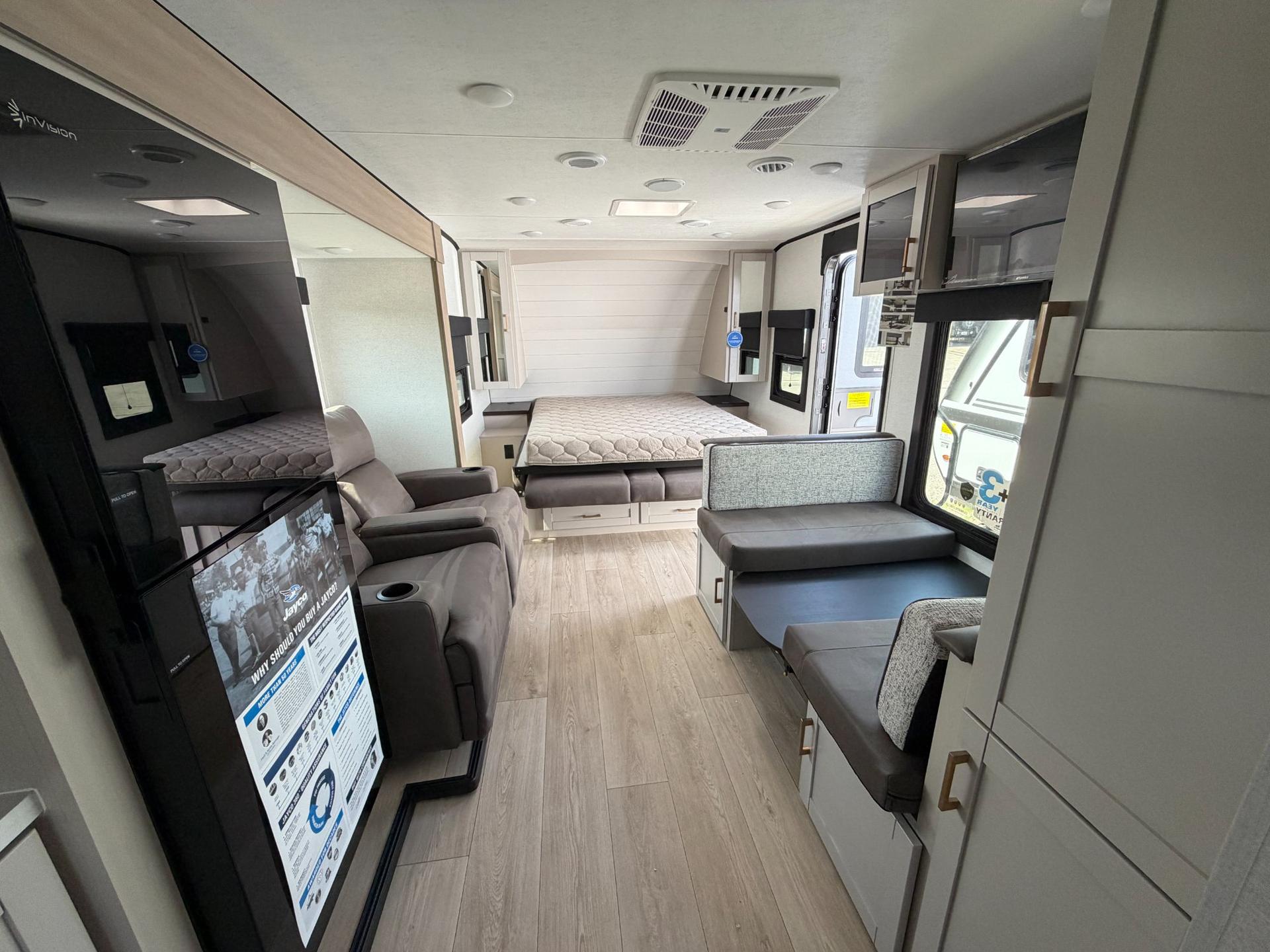 2027 Jayco 2027 Jayco Jay Feather - thumbnail 8
