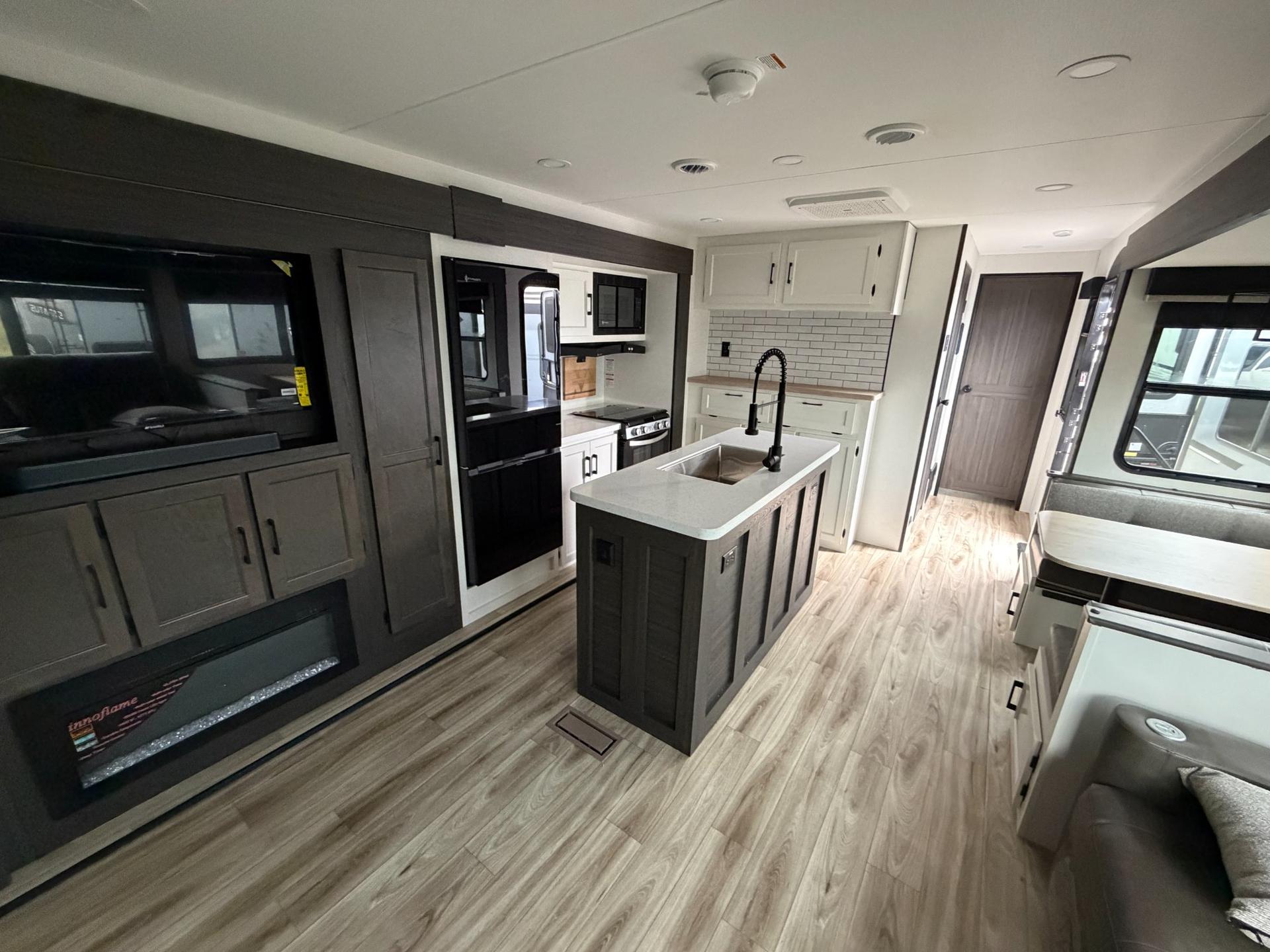 2027 Venture RV 2027 Venture RV SportTrek Touring - thumbnail 9