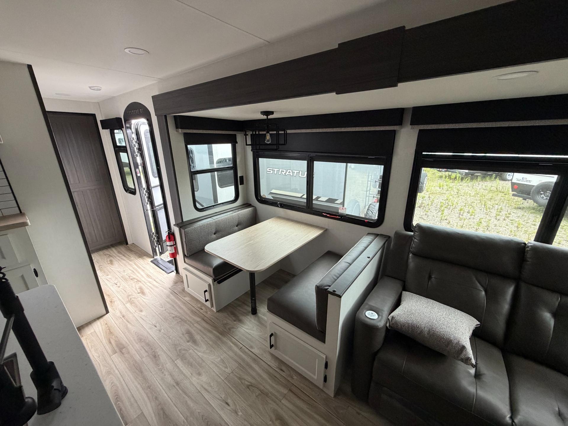 2027 Venture RV 2027 Venture RV SportTrek Touring - thumbnail 12