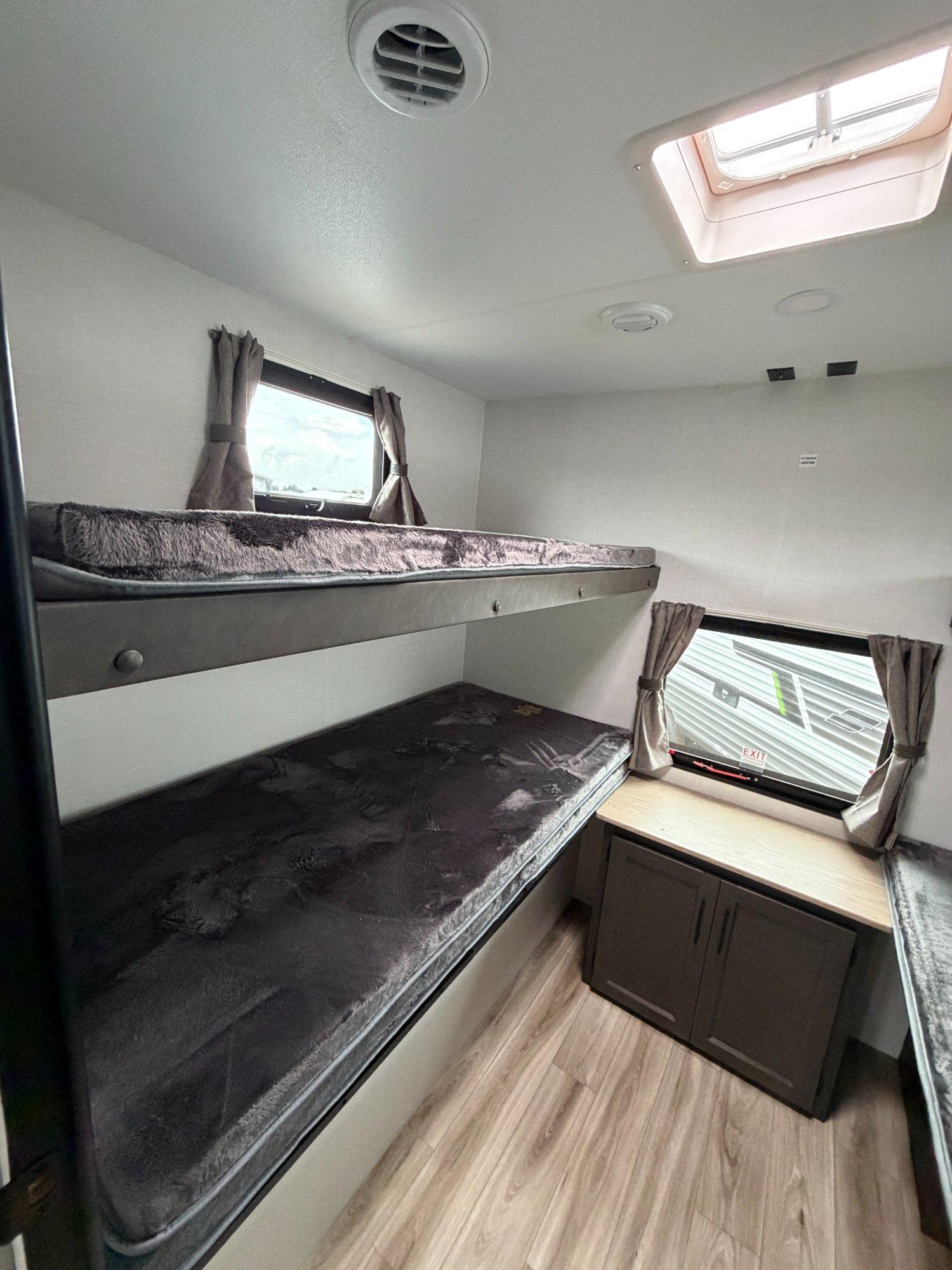 2027 Venture RV 2027 Venture RV SportTrek Touring - thumbnail 15