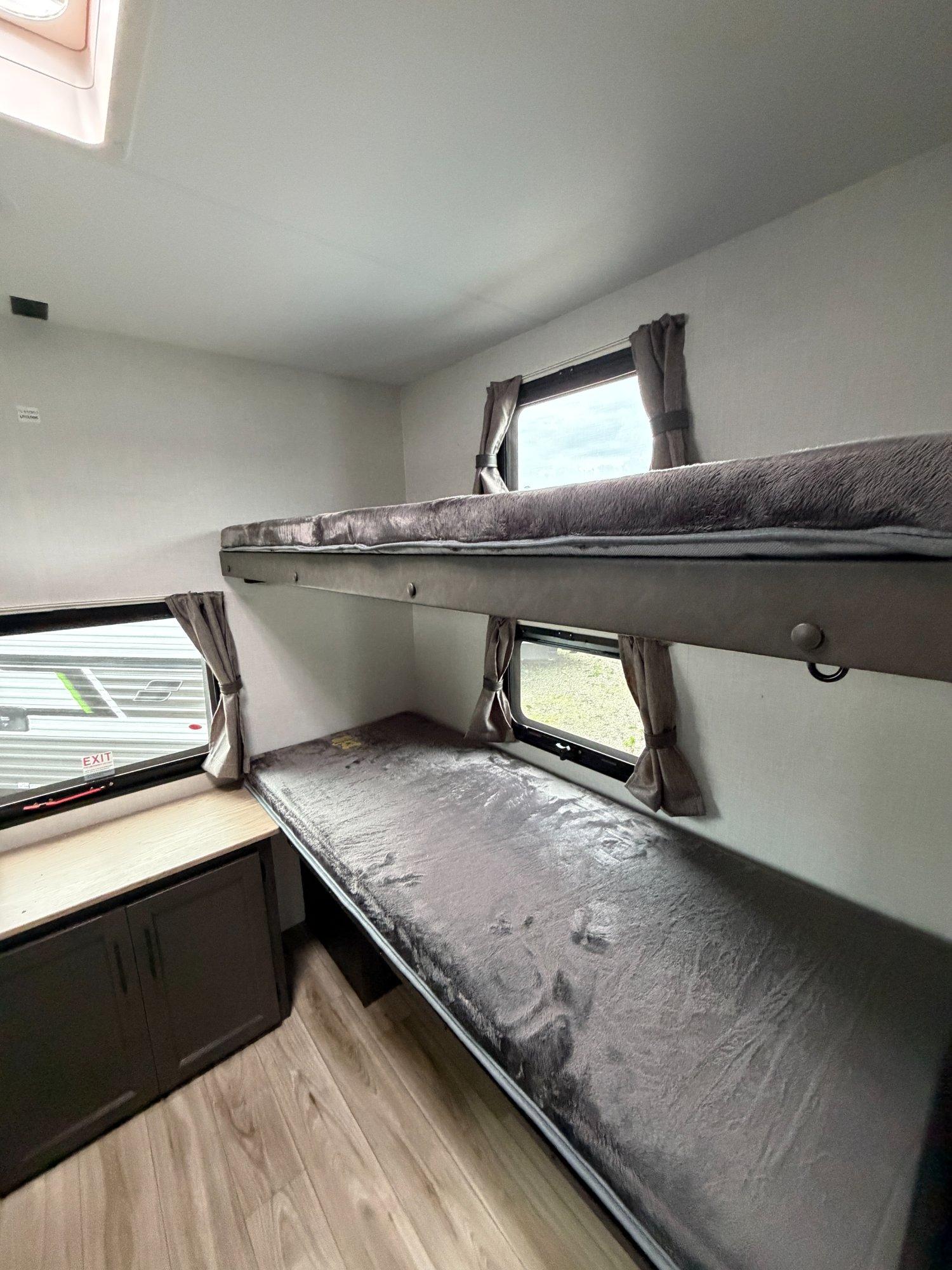 2027 Venture RV 2027 Venture RV SportTrek Touring - thumbnail 16