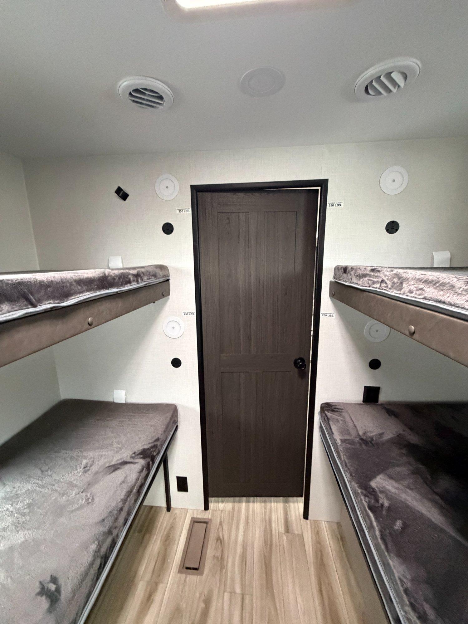 2027 Venture RV 2027 Venture RV SportTrek Touring - thumbnail 17