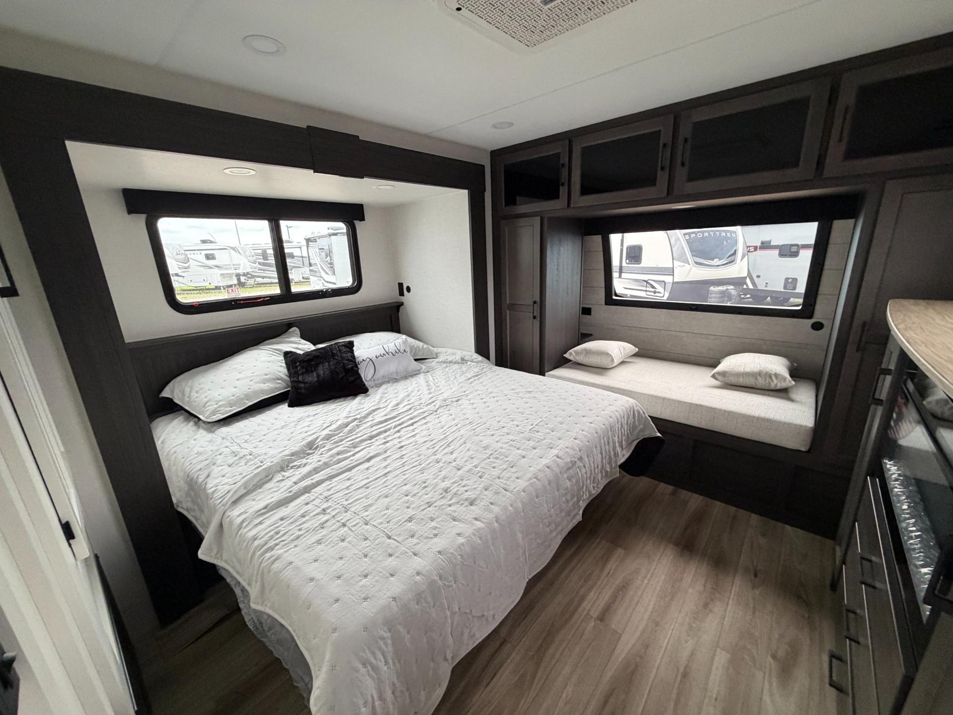 2027 Venture RV 2027 Venture RV SportTrek Touring - thumbnail 21