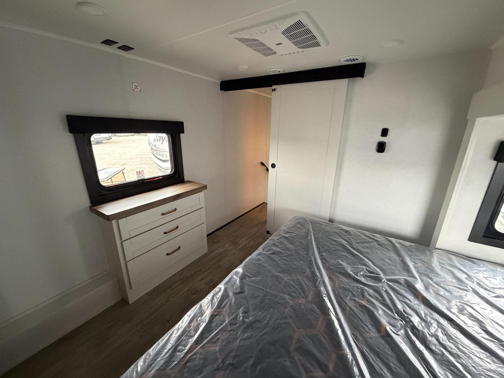 2027 Jayco 2027 Jayco Eagle - thumbnail 19