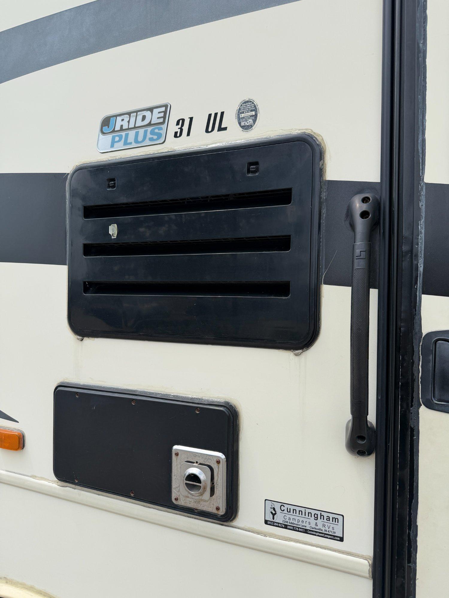 2016 Jayco 2016 Jayco Precept - thumbnail 3