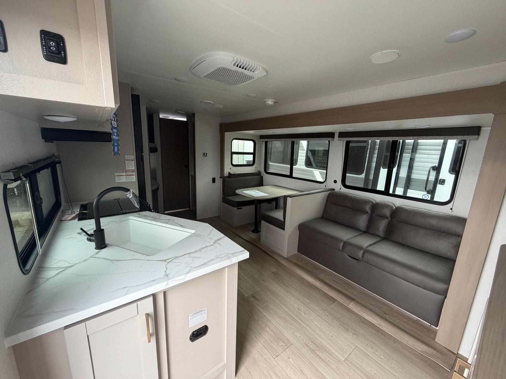 2027 Jayco 2027 Jayco Jay Flight SLX - thumbnail 8