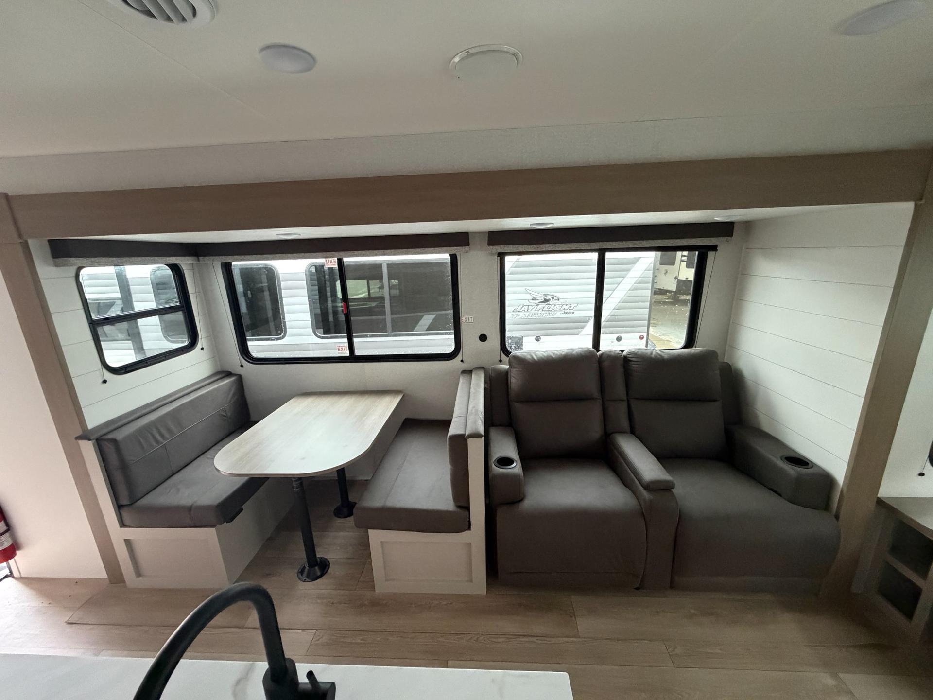 2027 Jayco 2027 Jayco Jay Flight - thumbnail 10