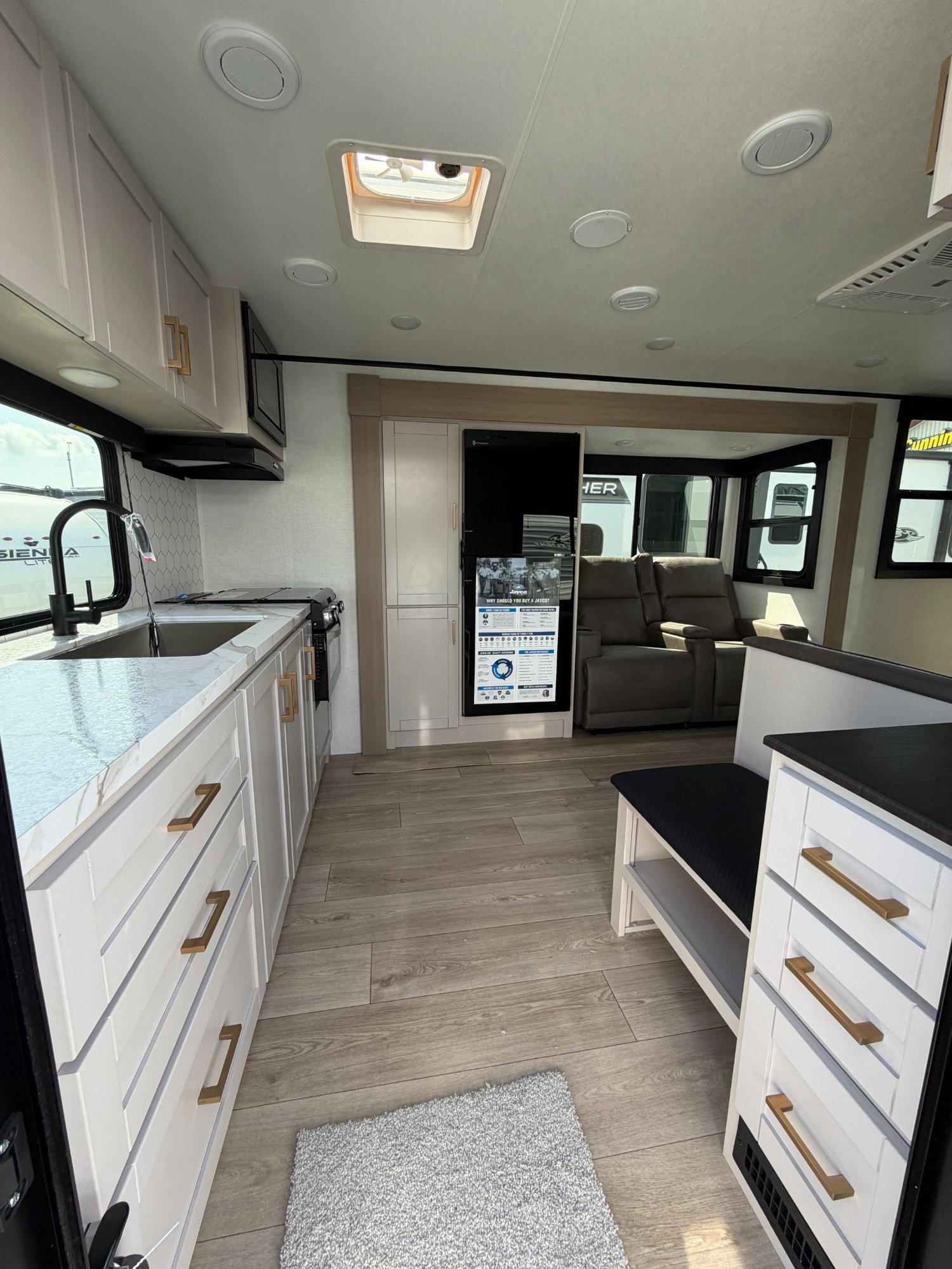 2027 Jayco 2027 Jayco Jay Feather - thumbnail 7