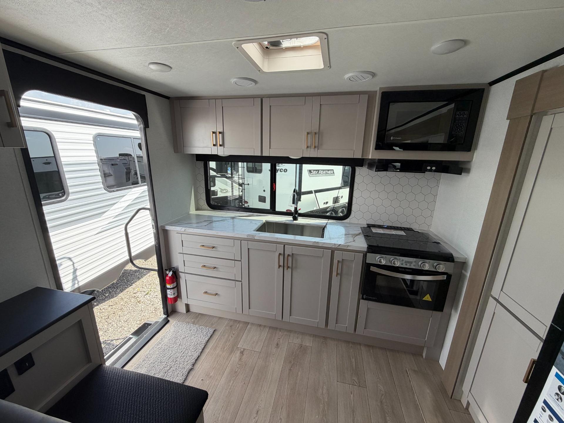 2027 Jayco 2027 Jayco Jay Feather - thumbnail 10