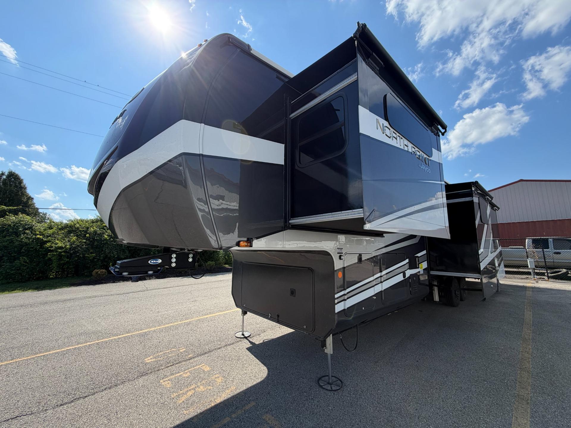 2026 Jayco 2026 Jayco North Point - thumbnail 9
