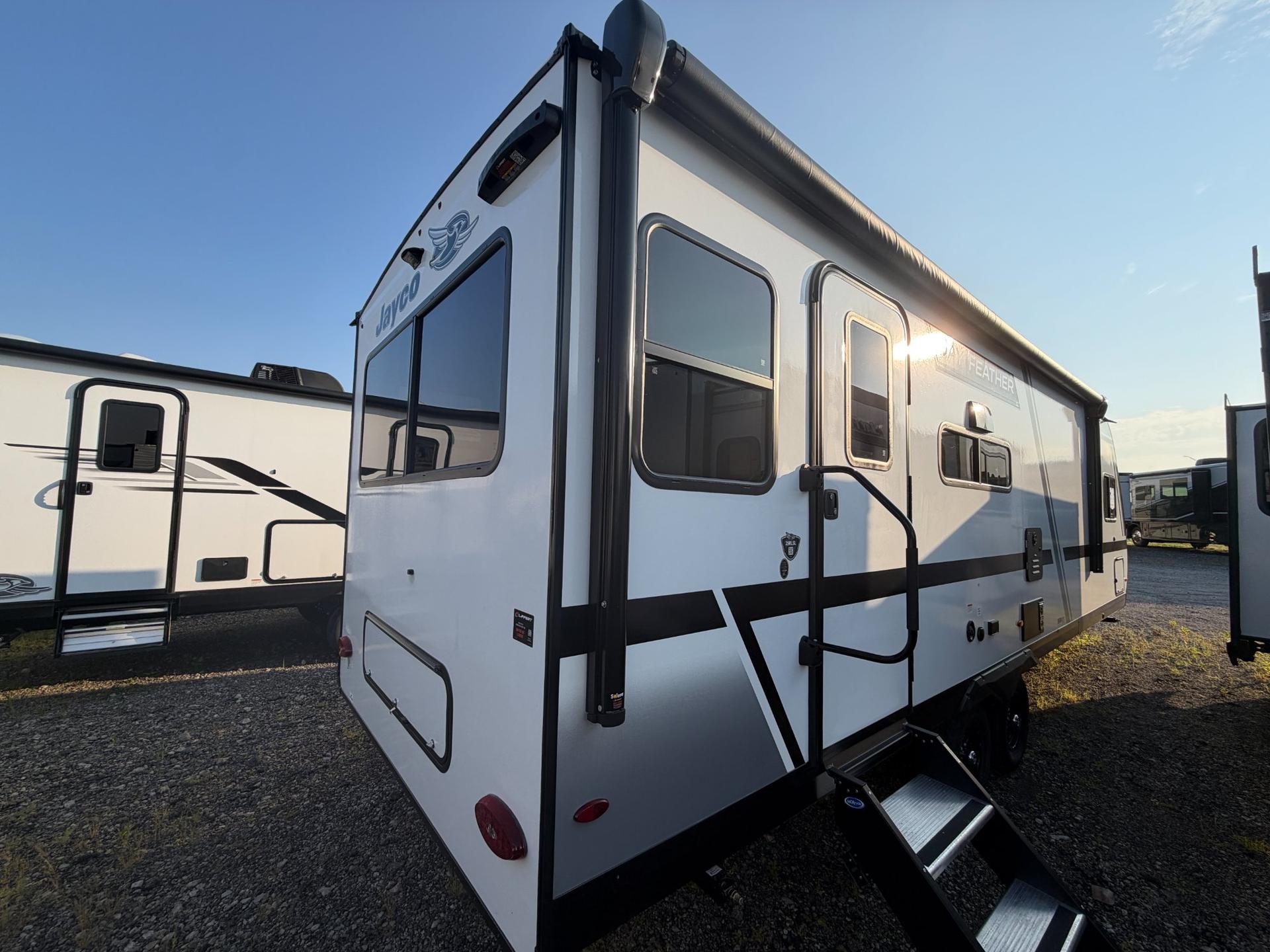 2027 Jayco 2027 Jayco Jay Feather SL - thumbnail 4