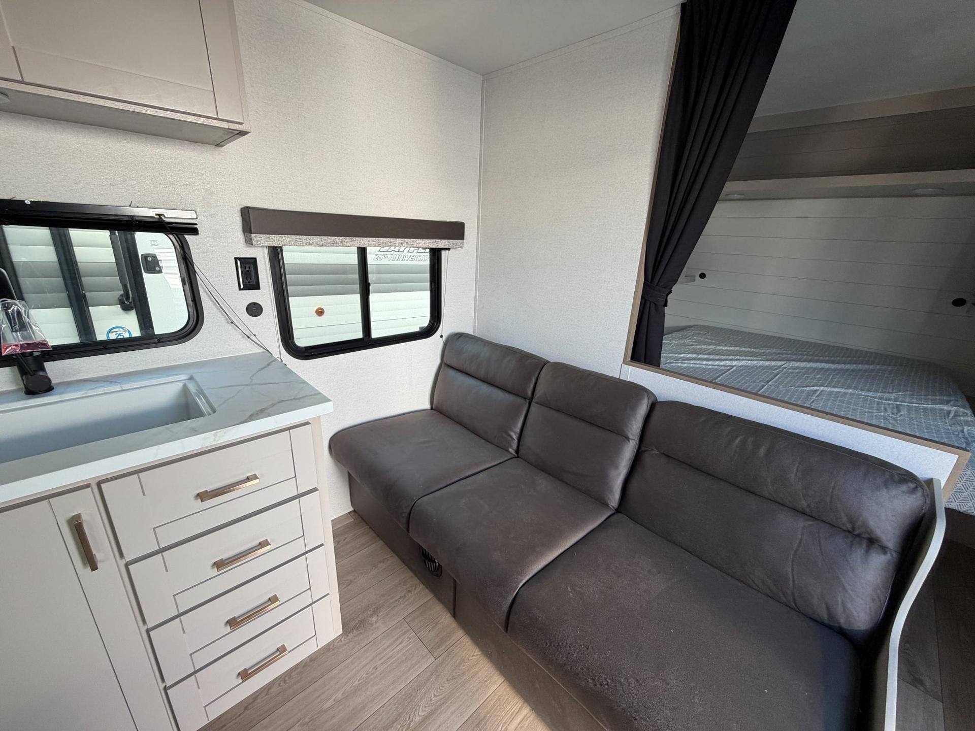2027 Jayco 2027 Jayco Jay Flight - thumbnail 11