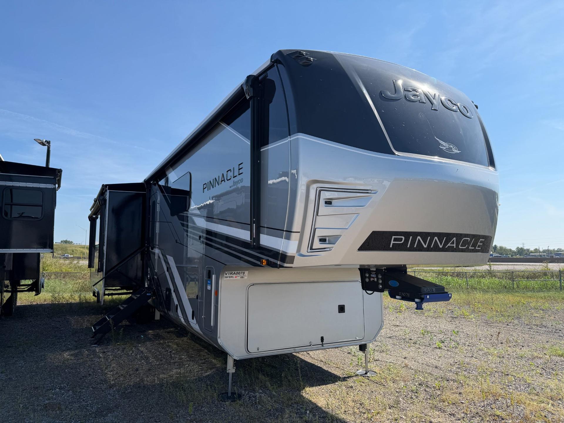 2027 Jayco 2027 Jayco Pinnacle - image 1
