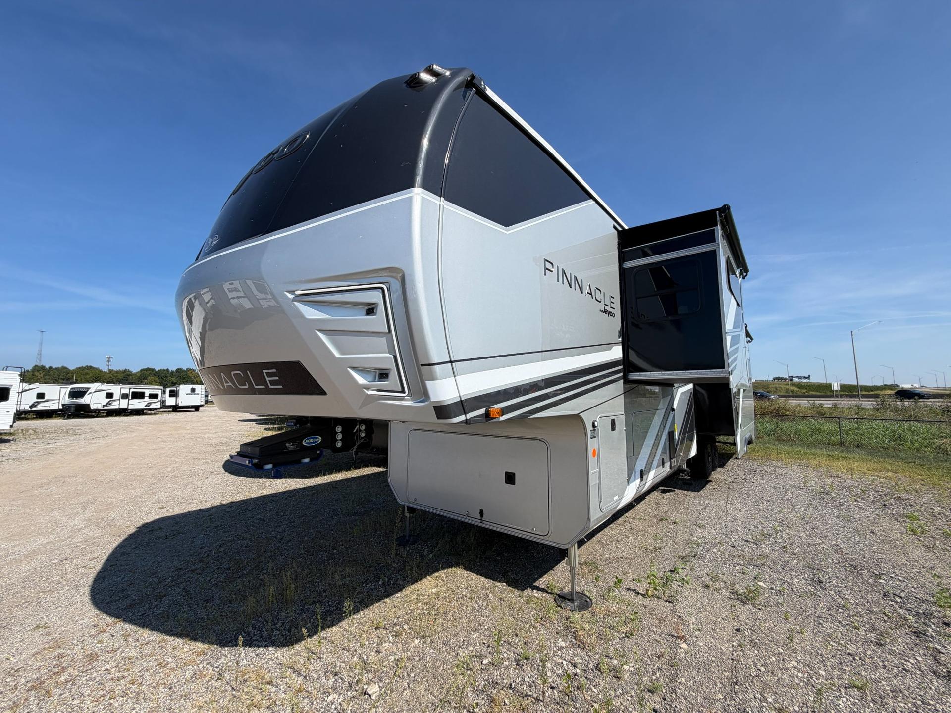 2027 Jayco 2027 Jayco Pinnacle - thumbnail 9