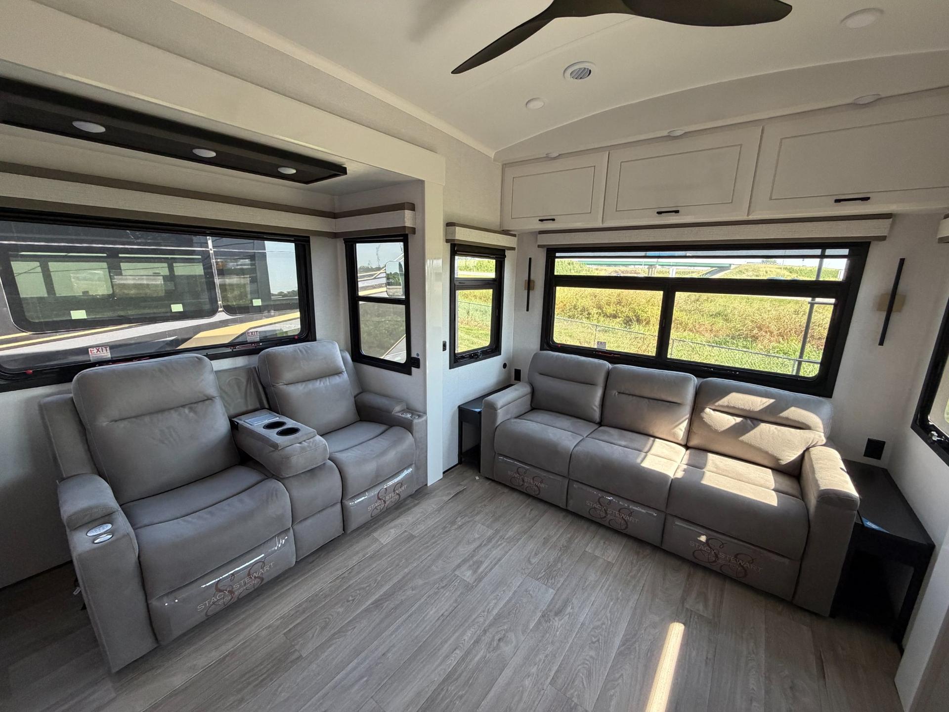 2027 Jayco 2027 Jayco Pinnacle - thumbnail 14