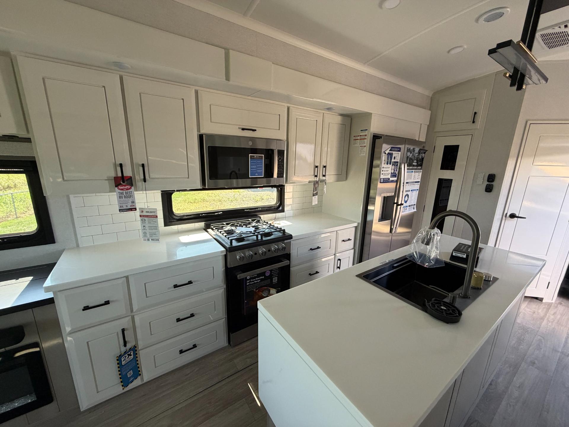 2027 Jayco 2027 Jayco Pinnacle - thumbnail 16