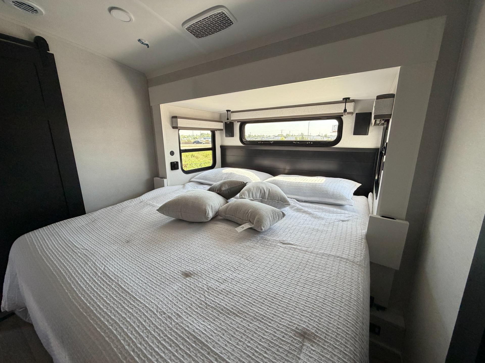 2027 Jayco 2027 Jayco Pinnacle - thumbnail 24