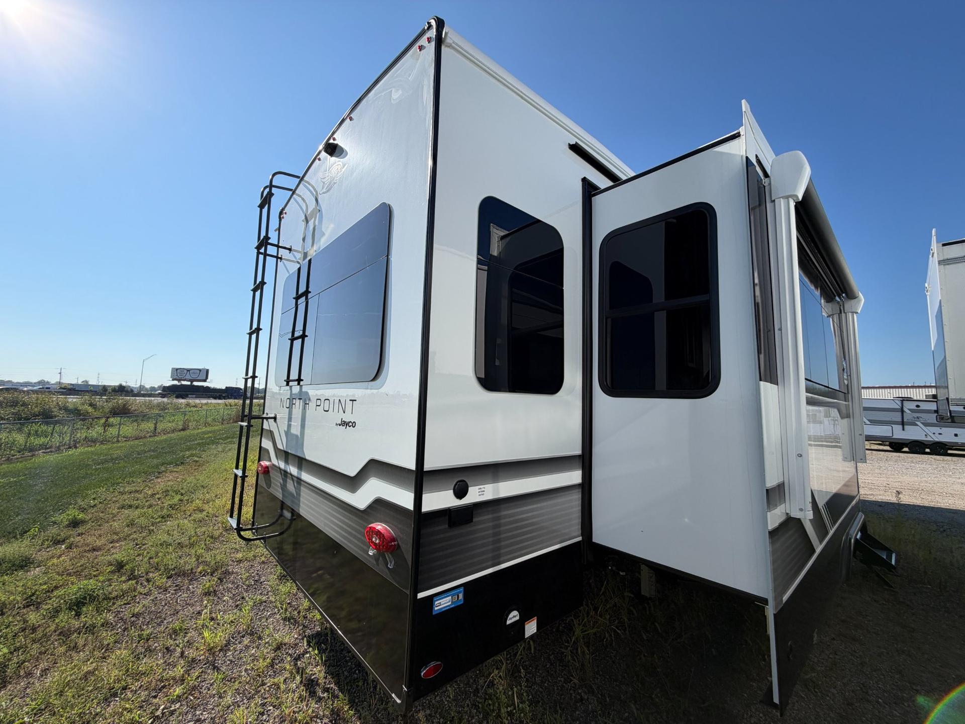 2027 Jayco 2027 Jayco North Point - thumbnail 4