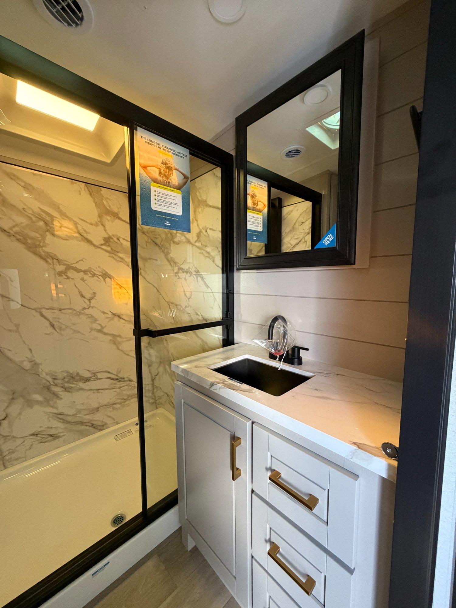 2027 Jayco 2027 Jayco North Point - thumbnail 16