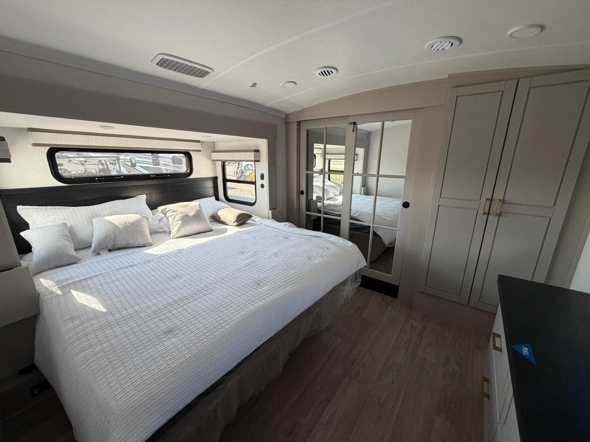 2027 Jayco 2027 Jayco North Point - thumbnail 18