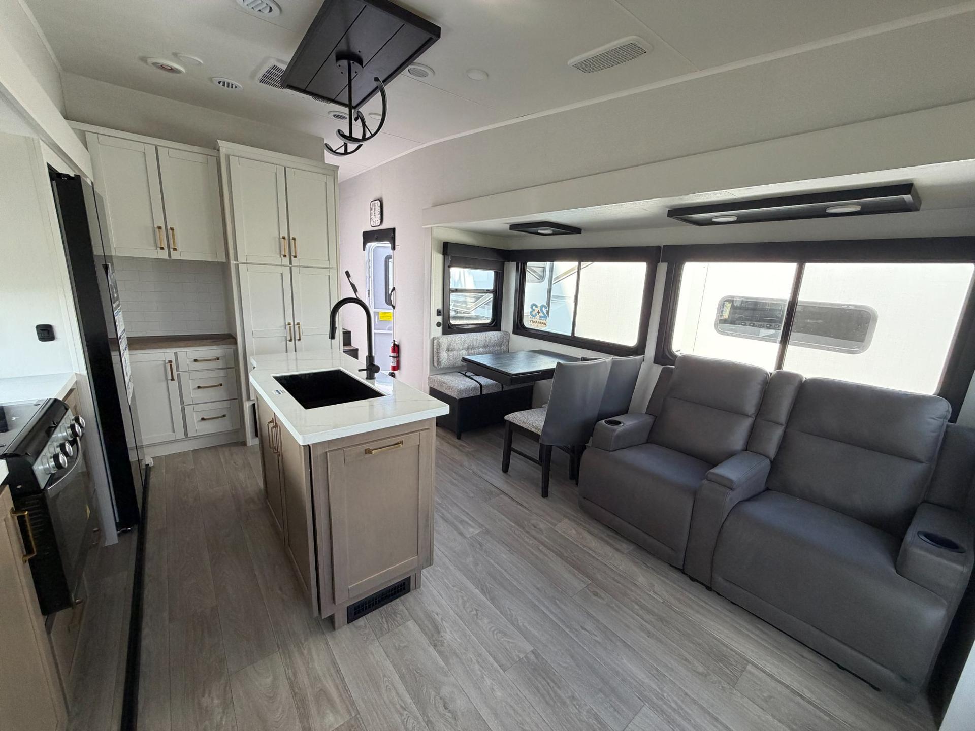 2027 Jayco 2027 Jayco Eagle - thumbnail 11