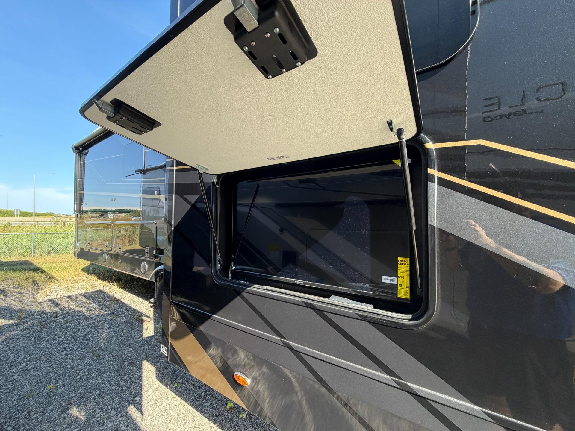 2027 Jayco 2027 Jayco Pinnacle - thumbnail 4