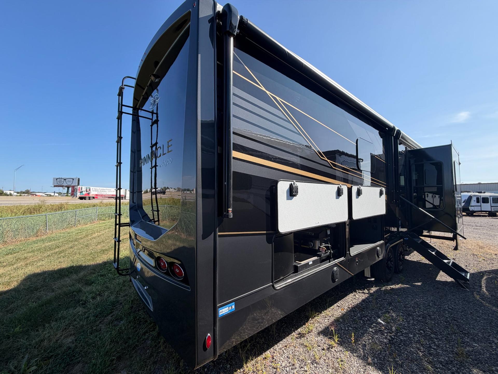 2027 Jayco 2027 Jayco Pinnacle - thumbnail 8