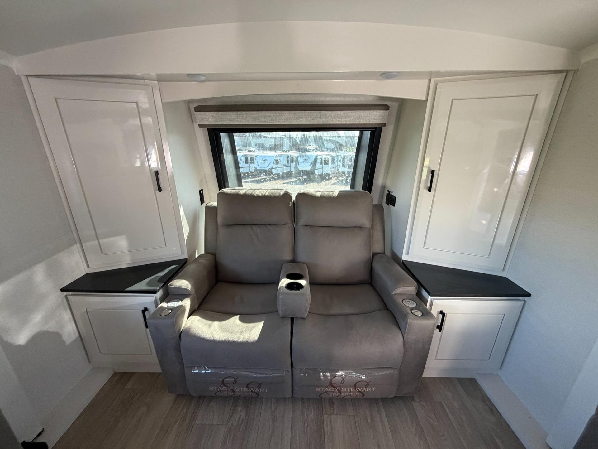2027 Jayco 2027 Jayco Pinnacle - thumbnail 15