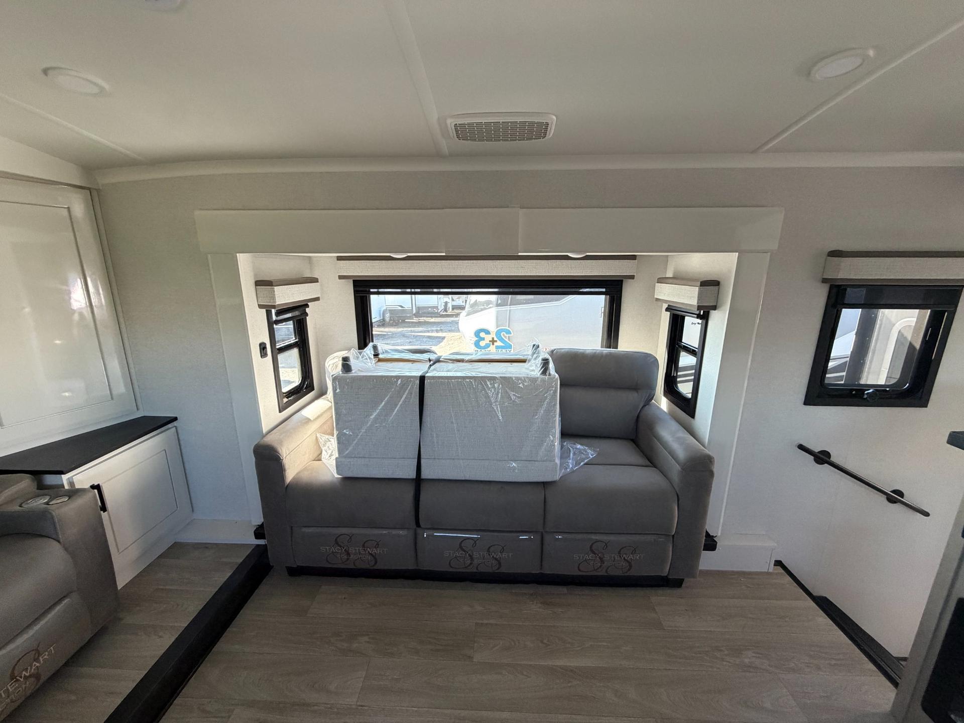 2027 Jayco 2027 Jayco Pinnacle - thumbnail 18
