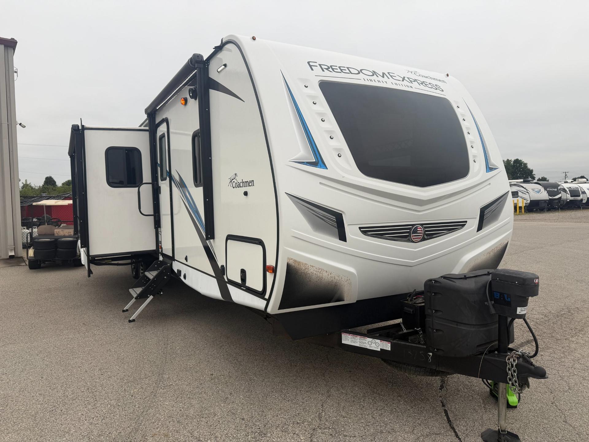 2021 Coachmen 2021 Coachmen Freedom Express - image 1