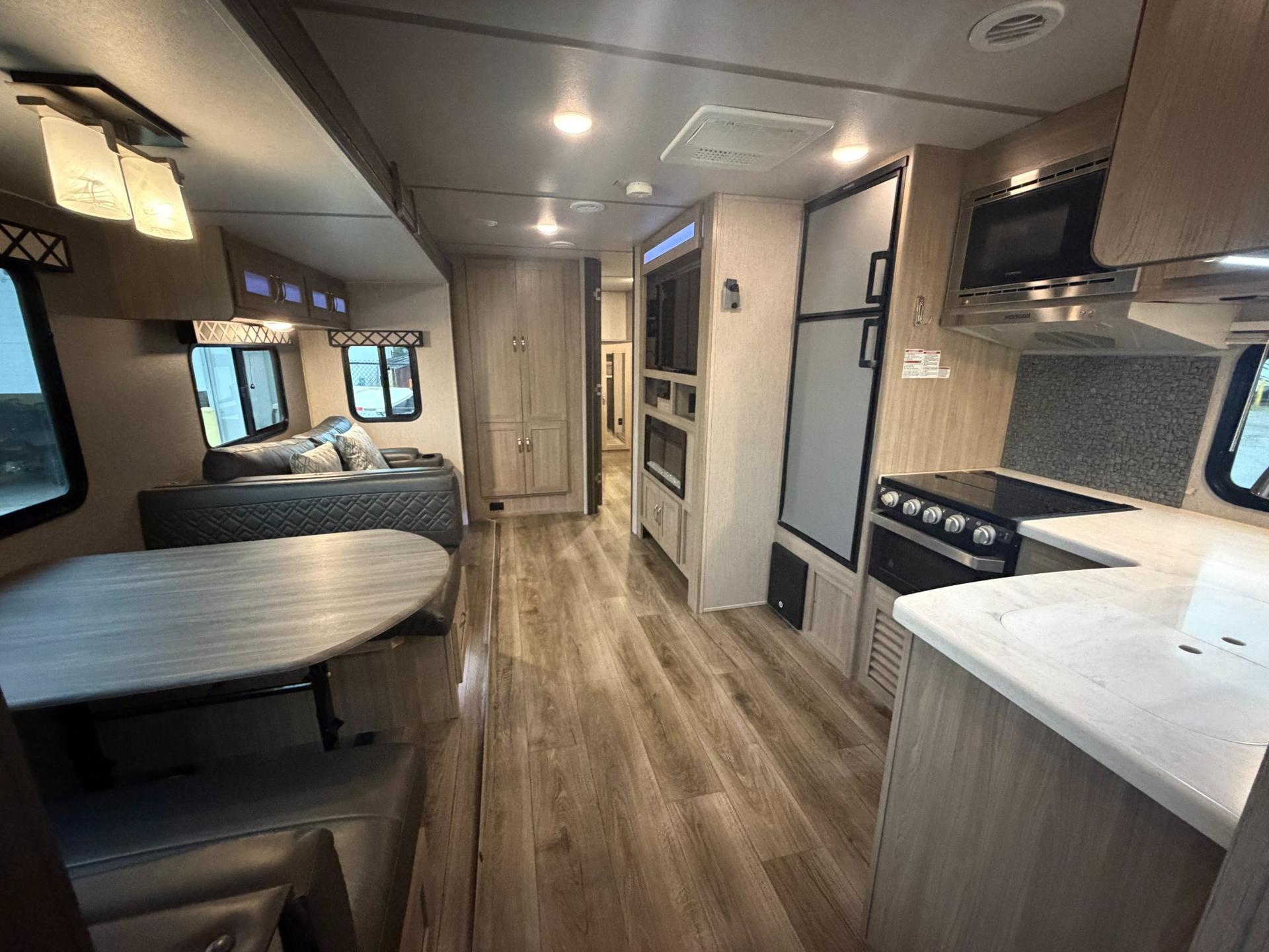 2021 Coachmen 2021 Coachmen Freedom Express - thumbnail 9