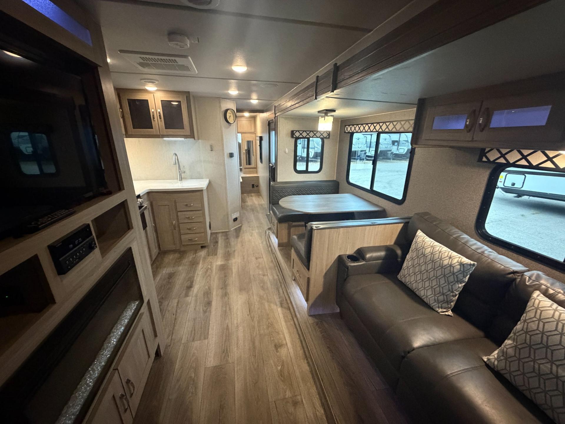 2021 Coachmen 2021 Coachmen Freedom Express - thumbnail 10