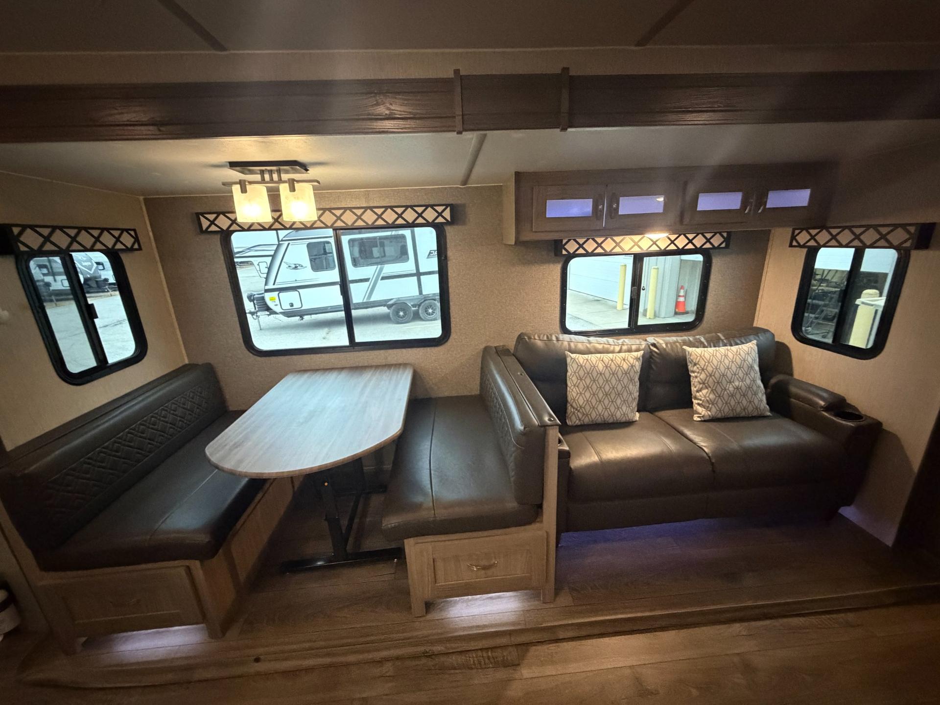 2021 Coachmen 2021 Coachmen Freedom Express - thumbnail 11