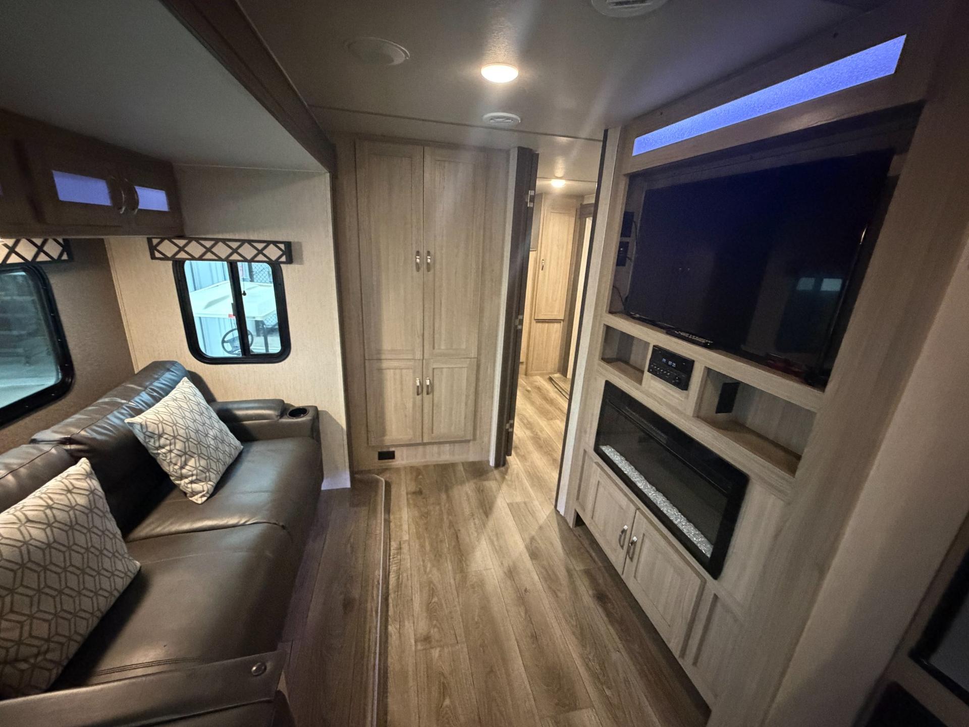 2021 Coachmen 2021 Coachmen Freedom Express - thumbnail 12