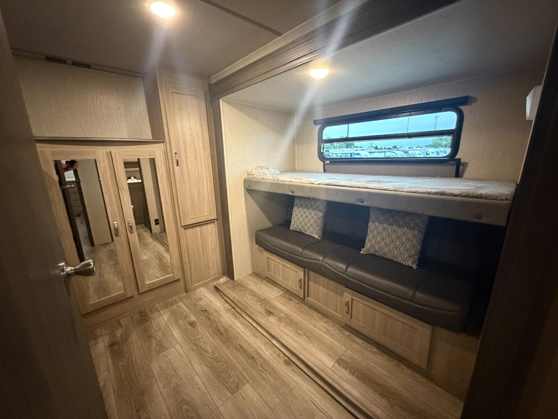2021 Coachmen 2021 Coachmen Freedom Express - thumbnail 14