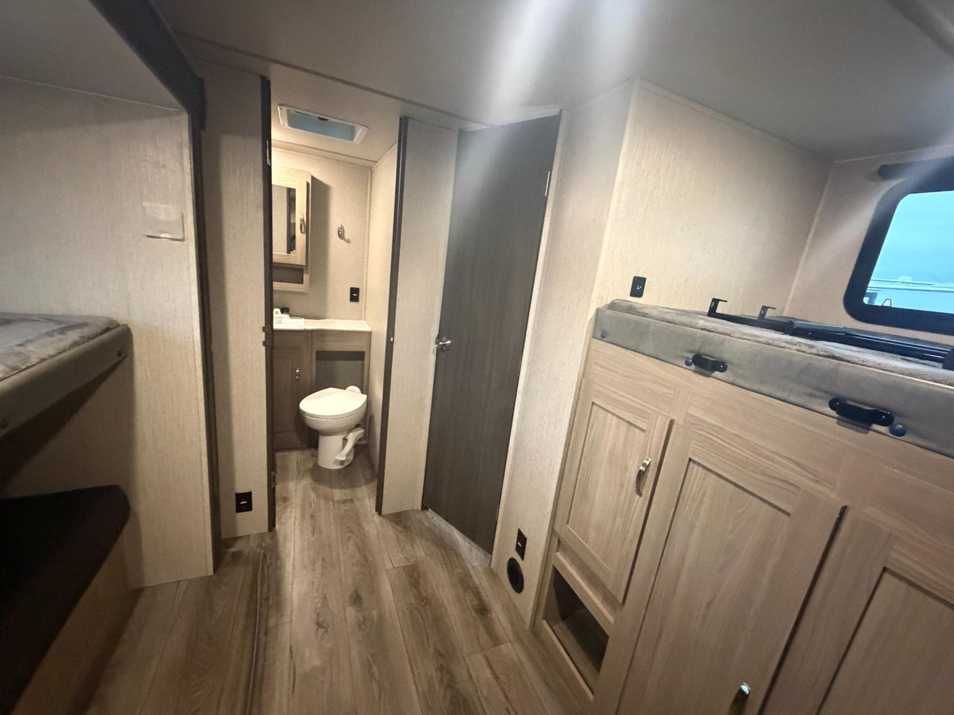 2021 Coachmen 2021 Coachmen Freedom Express - thumbnail 16
