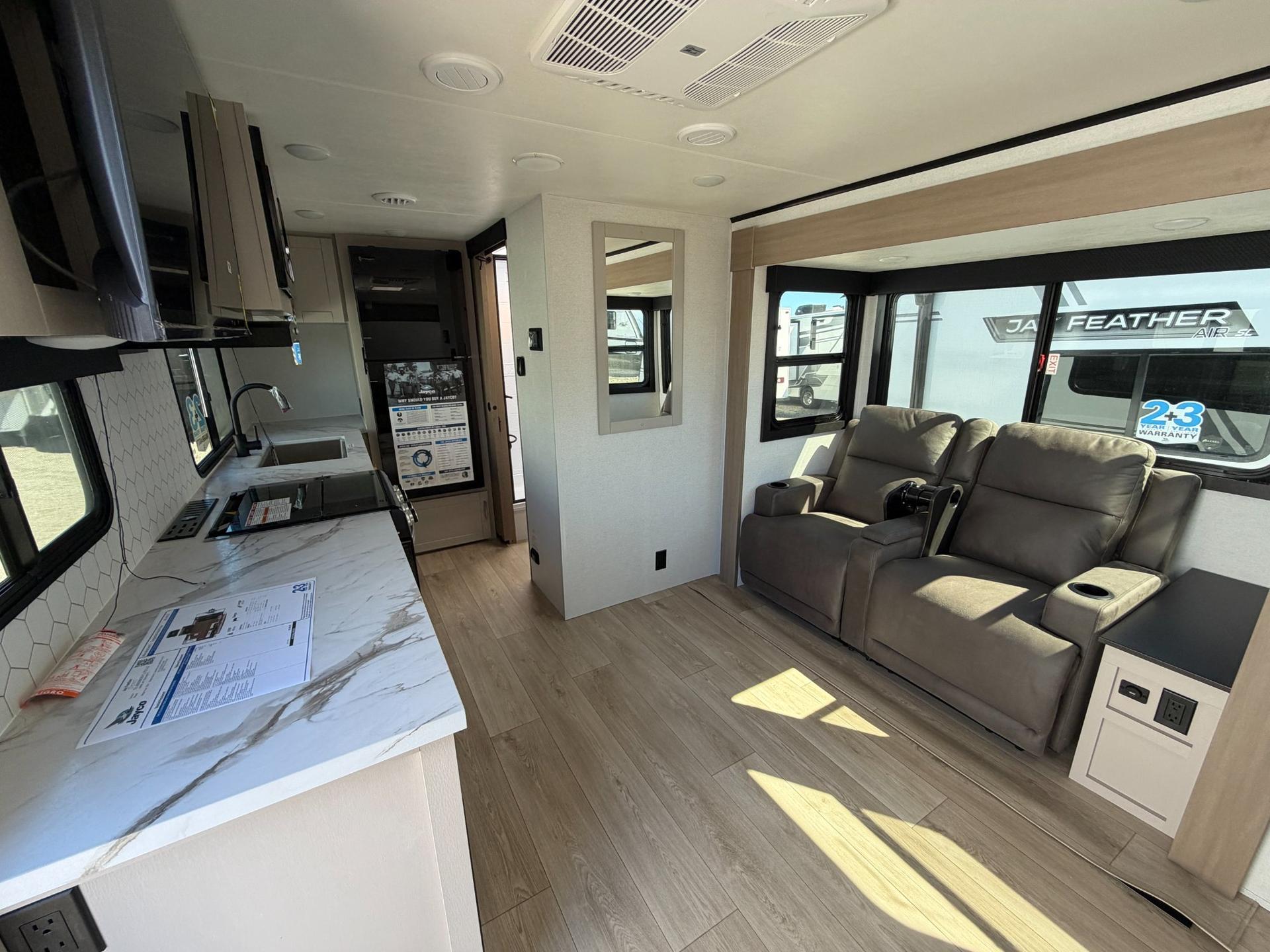 2027 Jayco 2027 Jayco Jay Feather - thumbnail 7
