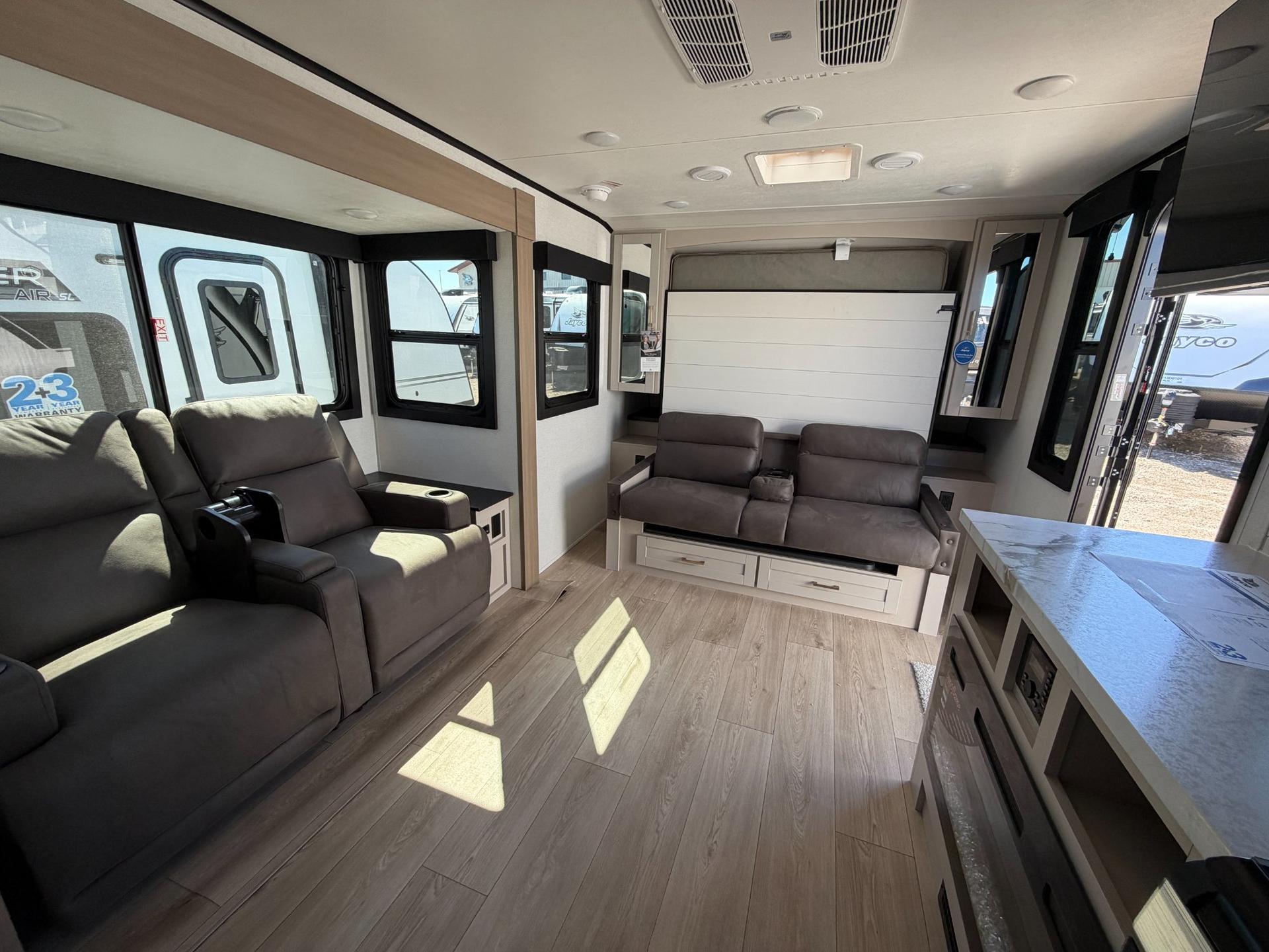 2027 Jayco 2027 Jayco Jay Feather - thumbnail 8
