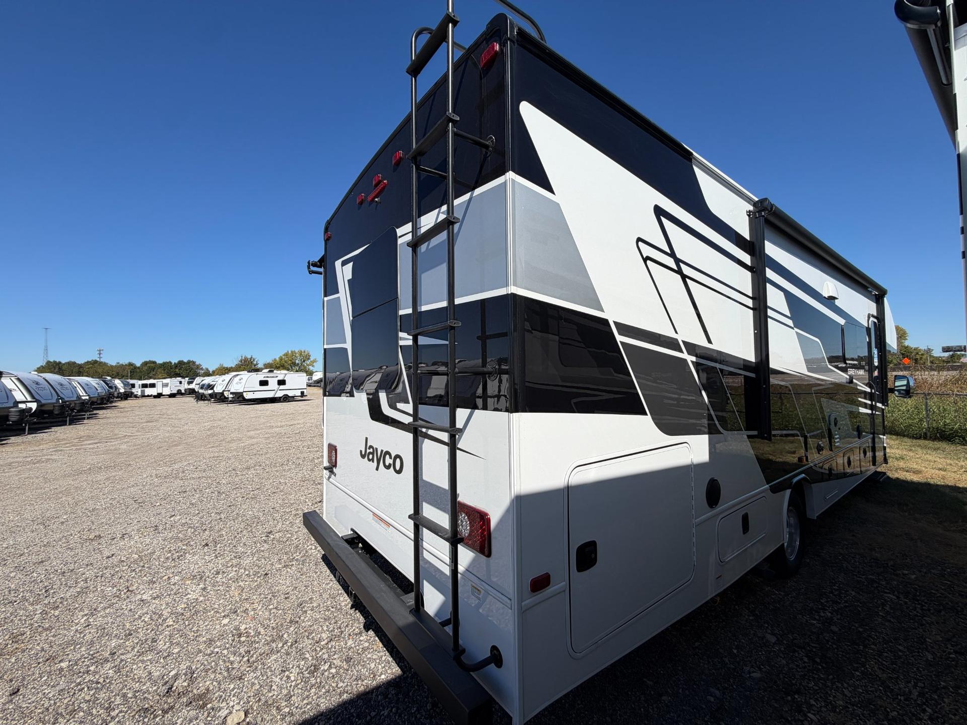2027 Jayco 2027 Jayco Greyhawk - thumbnail 4