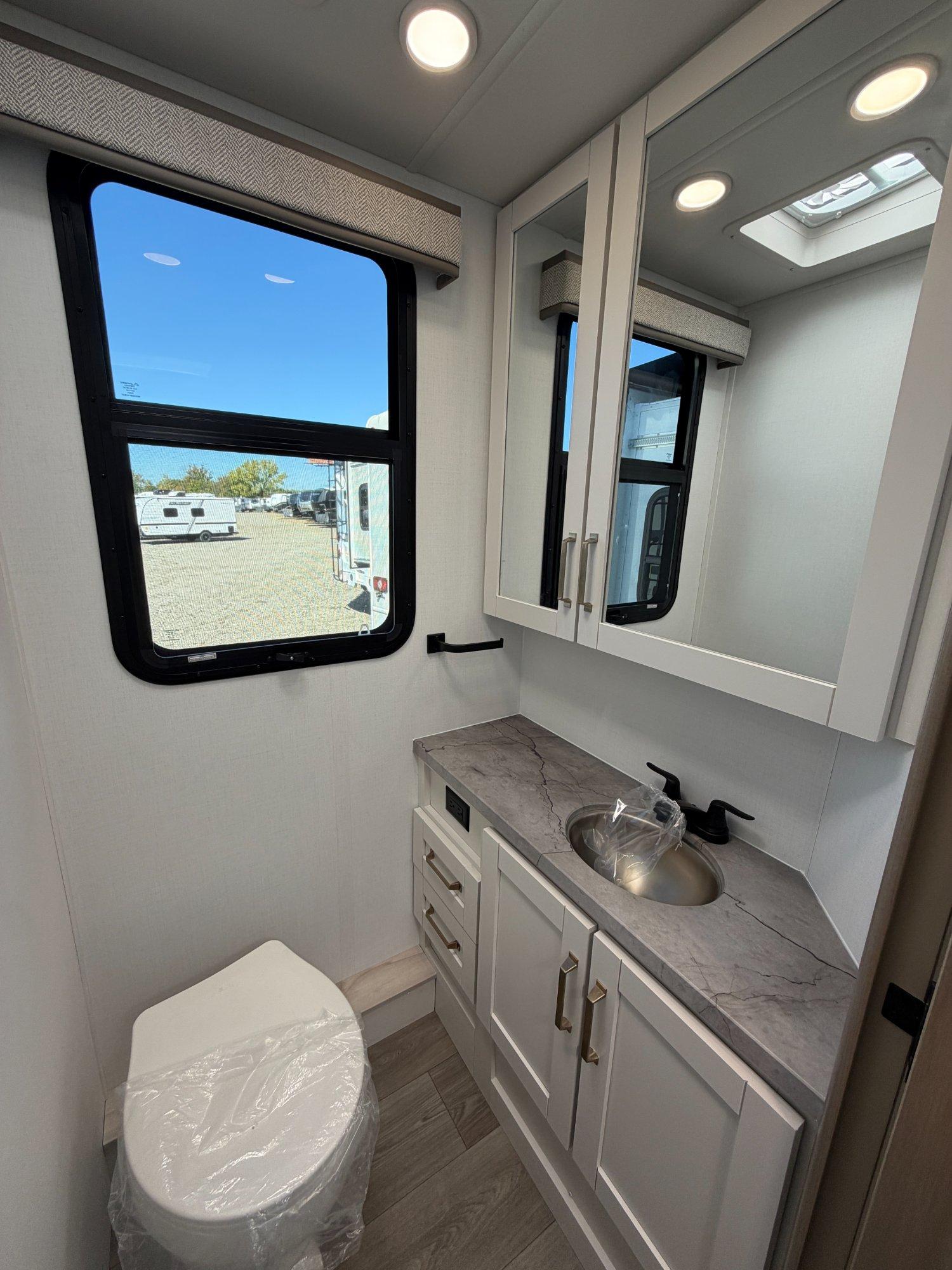 2027 Jayco 2027 Jayco Greyhawk - thumbnail 16