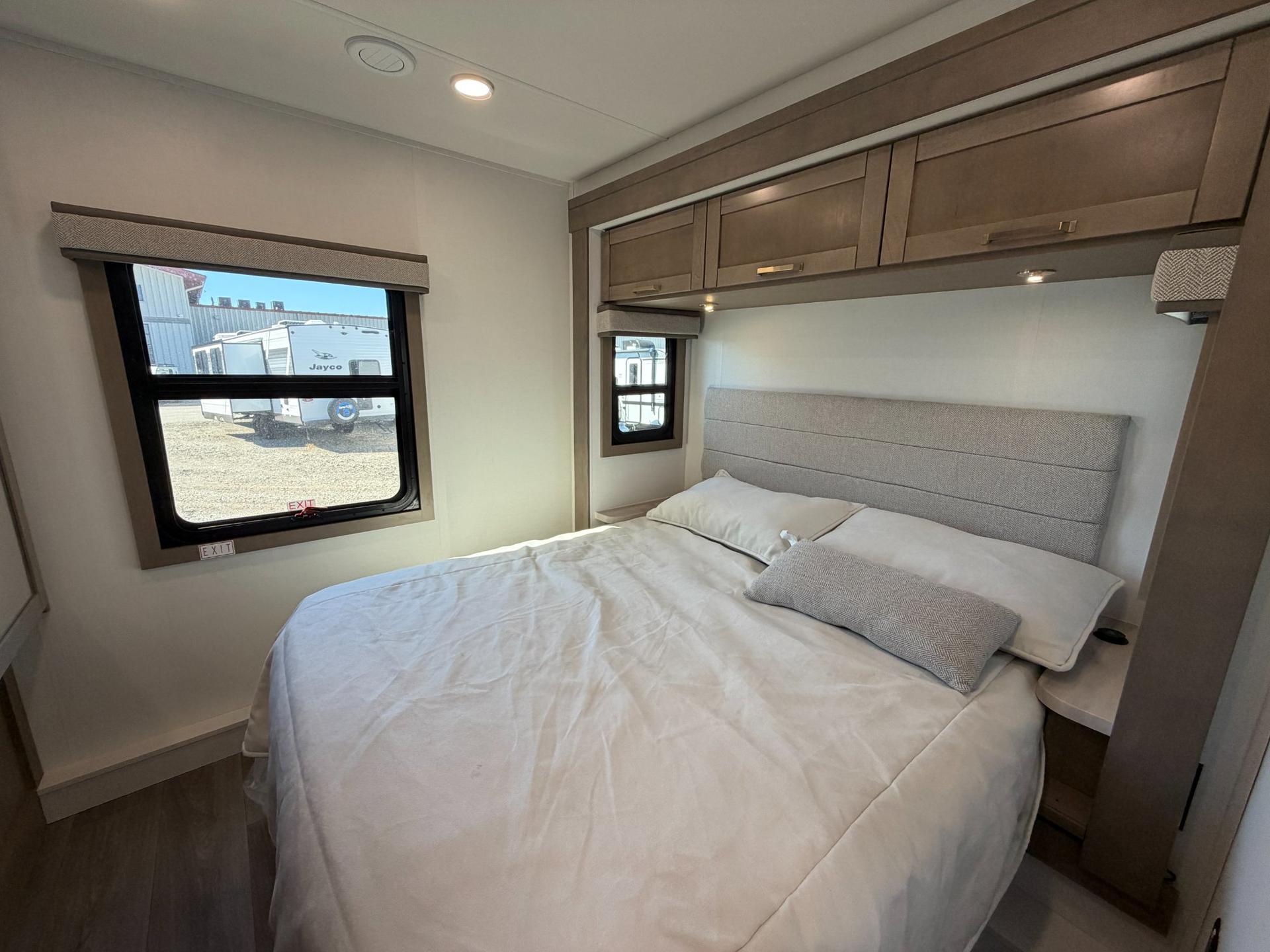 2027 Jayco 2027 Jayco Greyhawk - thumbnail 17