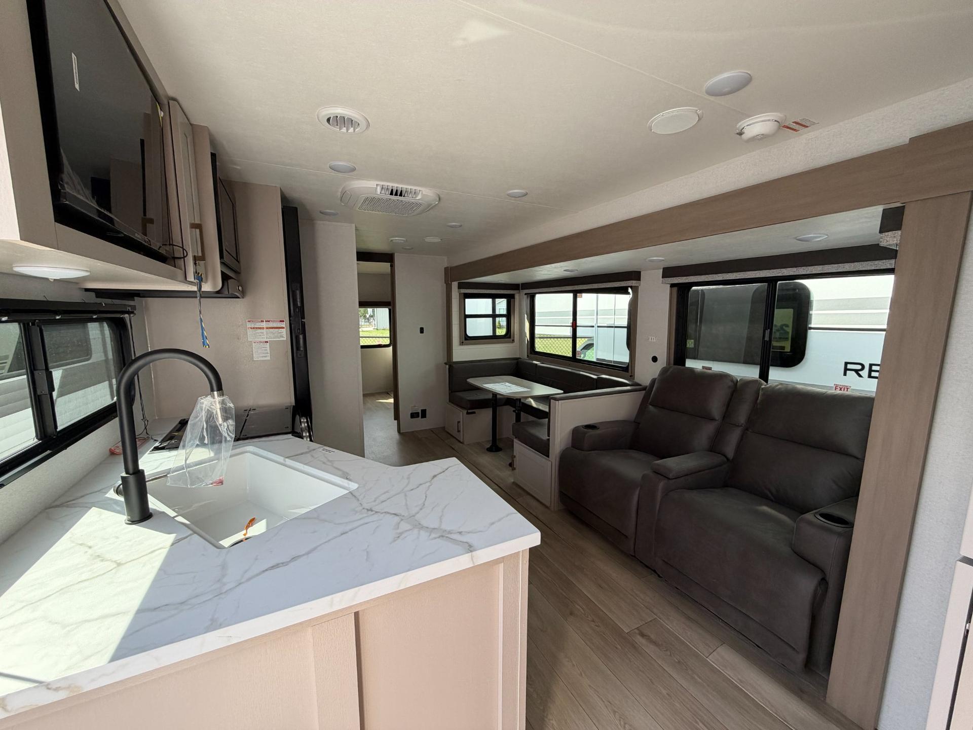 2027 Jayco 2027 Jayco Jay Flight - thumbnail 9