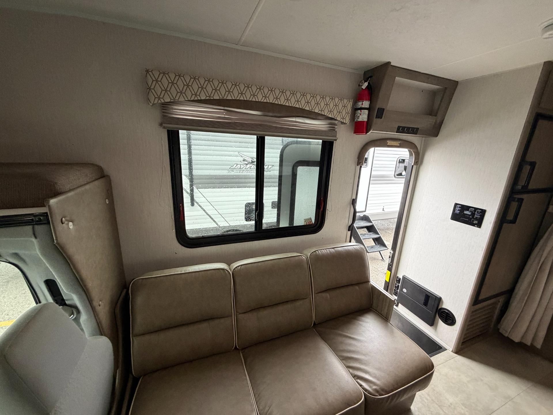 2021 Coachmen 2021 Coachmen Freelander - thumbnail 12