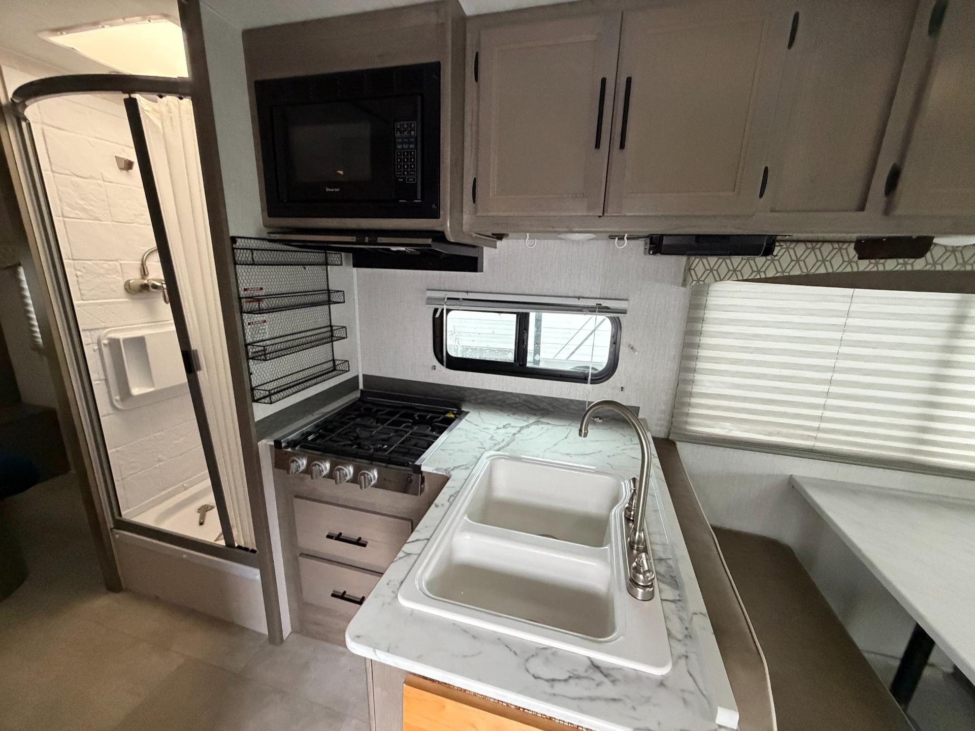 2021 Coachmen 2021 Coachmen Freelander - thumbnail 16