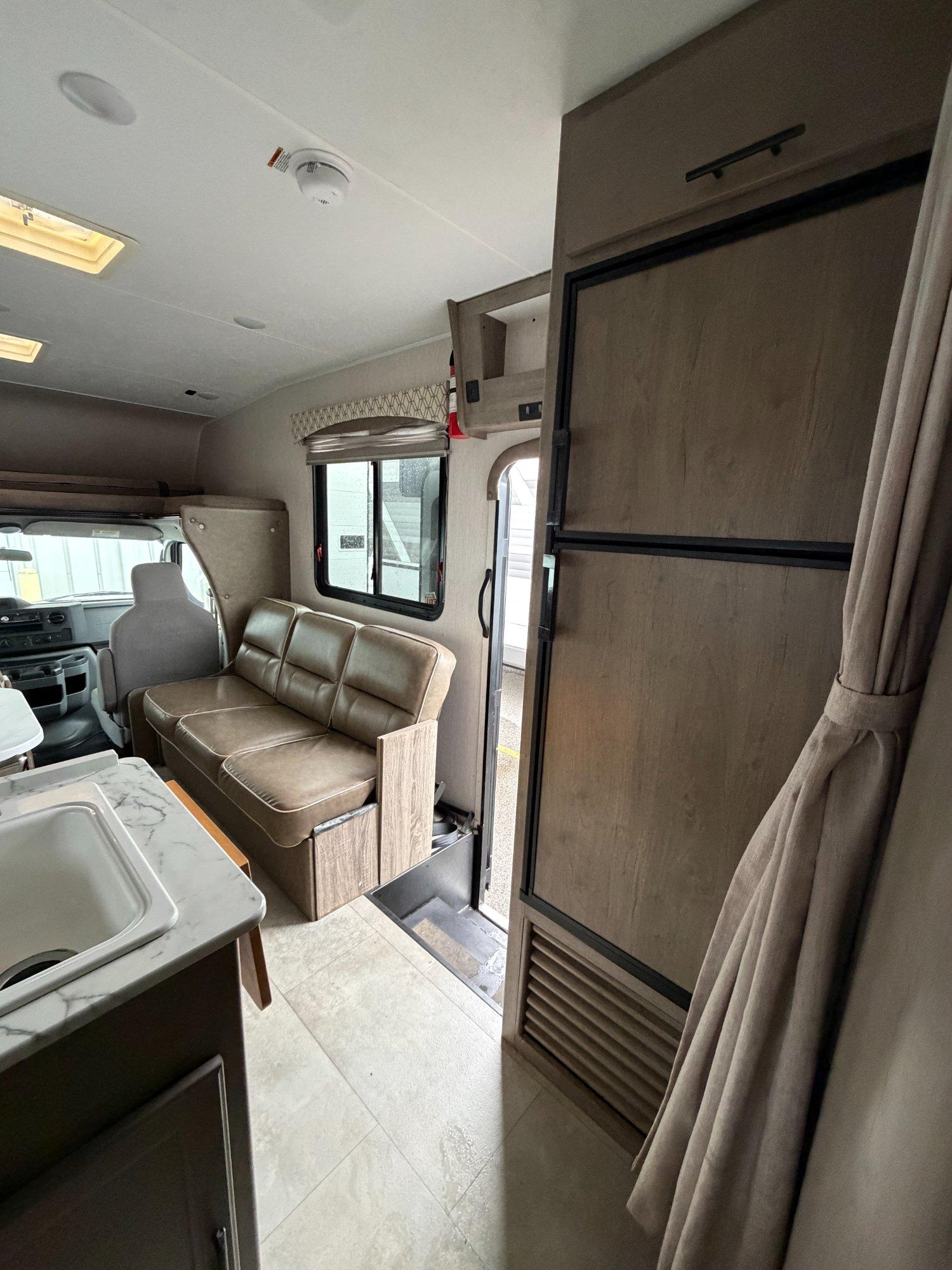 2021 Coachmen 2021 Coachmen Freelander - thumbnail 18
