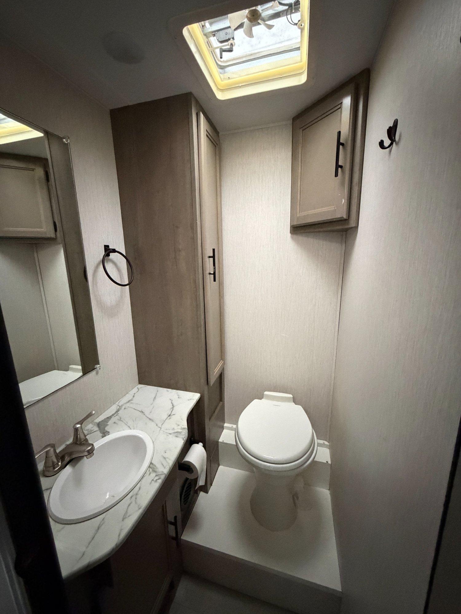 2021 Coachmen 2021 Coachmen Freelander - thumbnail 19