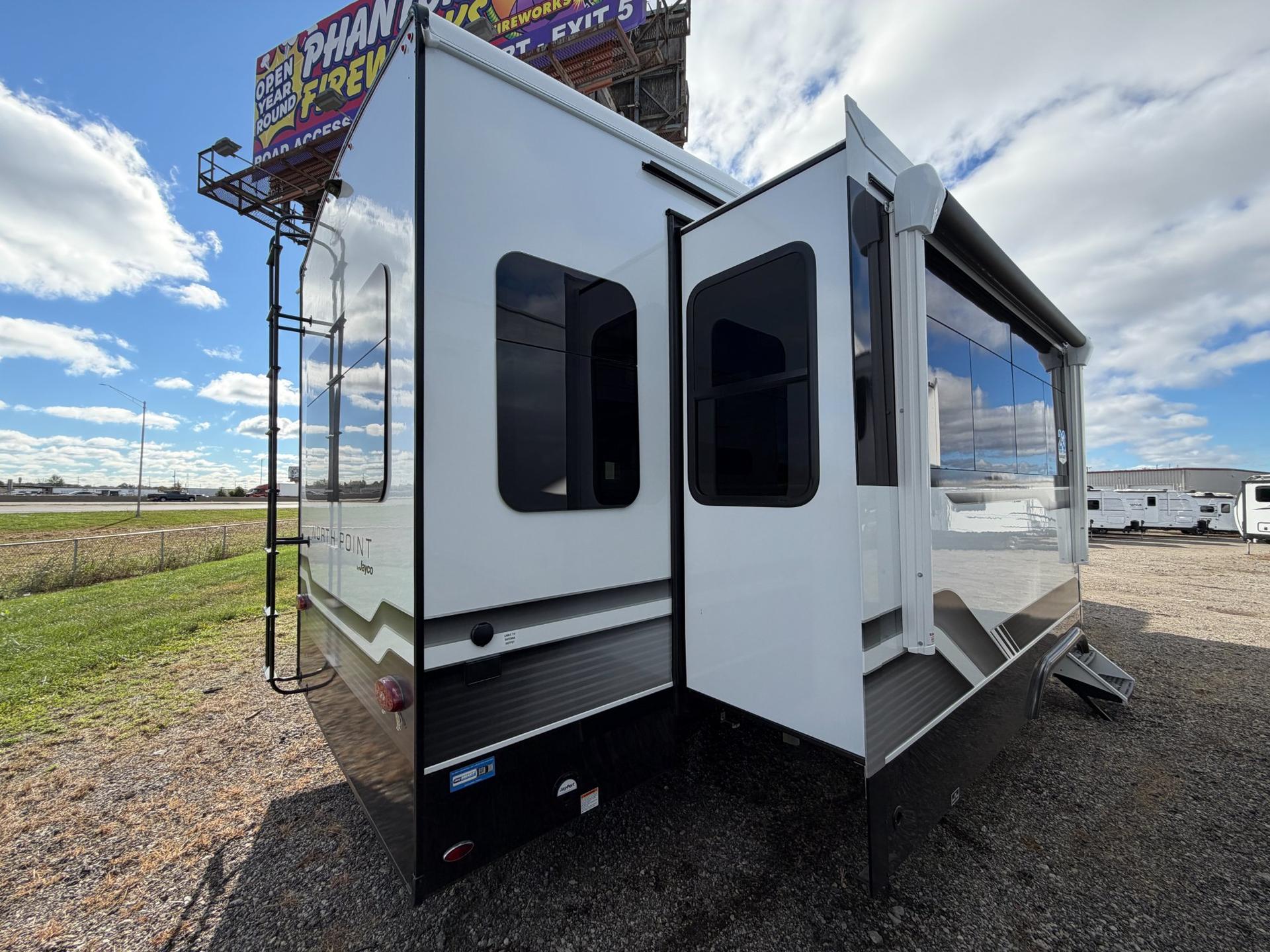 2027 Jayco 2027 Jayco North Point - thumbnail 5