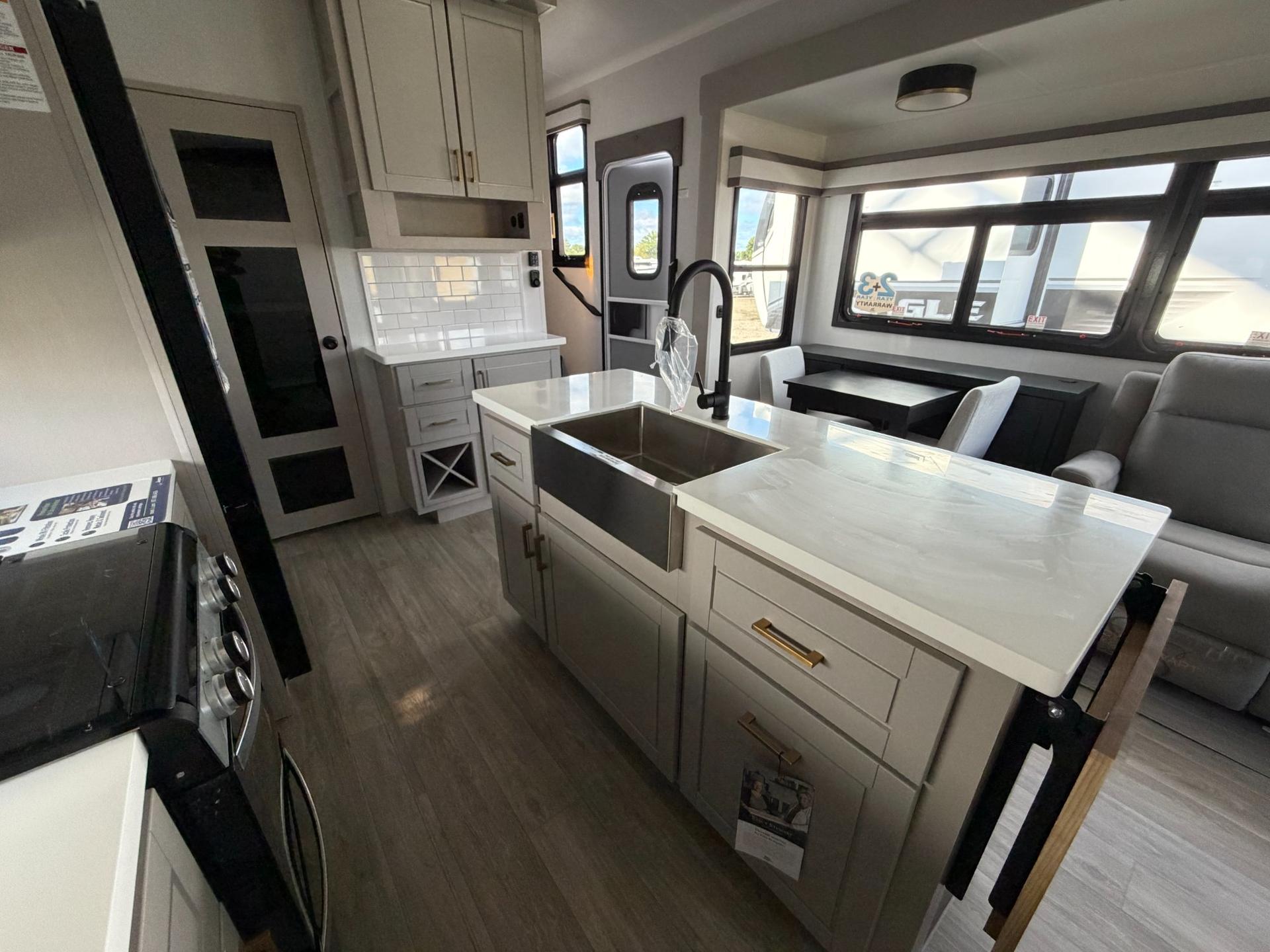 2027 Jayco 2027 Jayco North Point - thumbnail 16