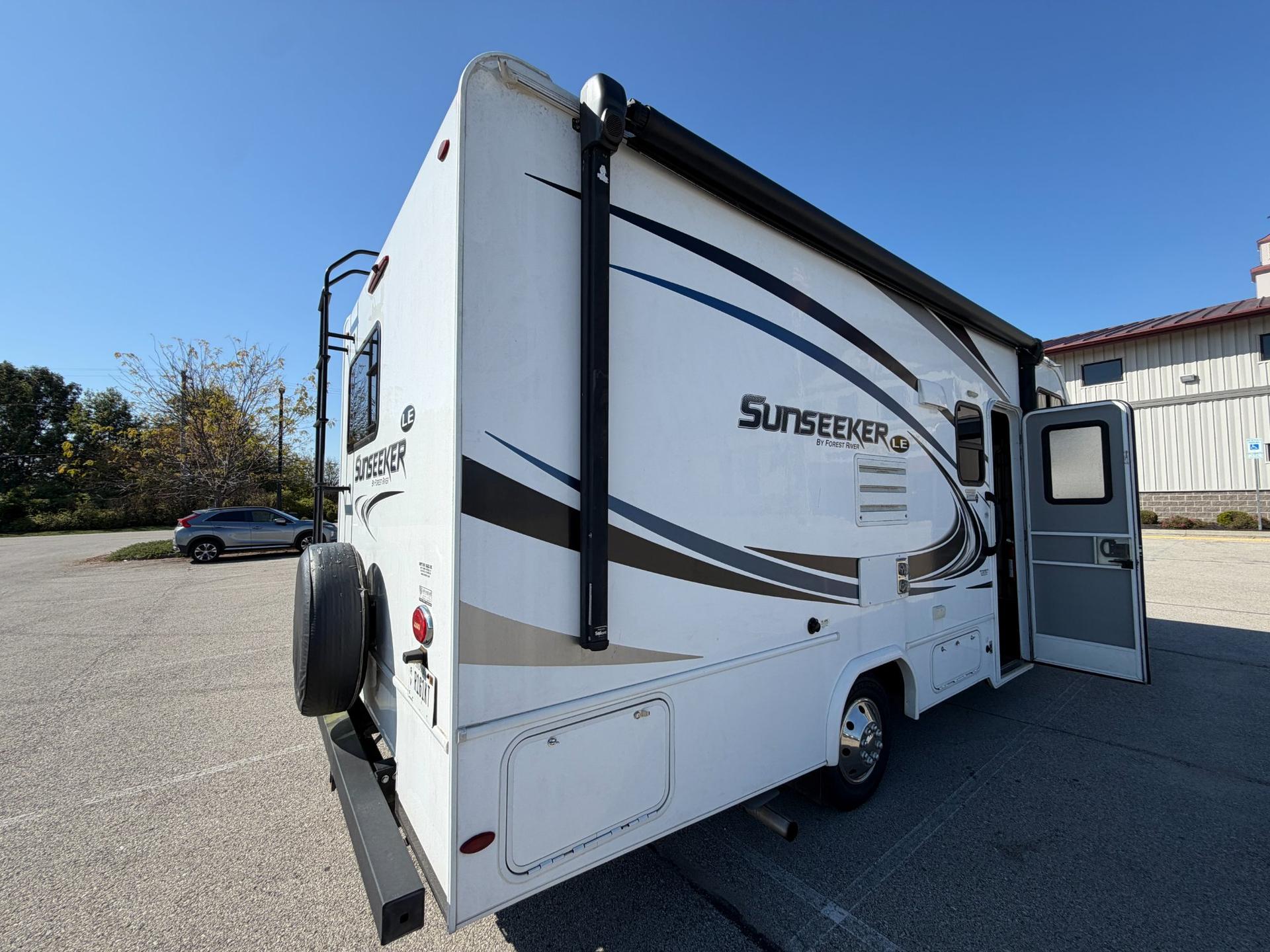 2019 Forest River 2019 Forest River SUNSEEKER LE - thumbnail 4