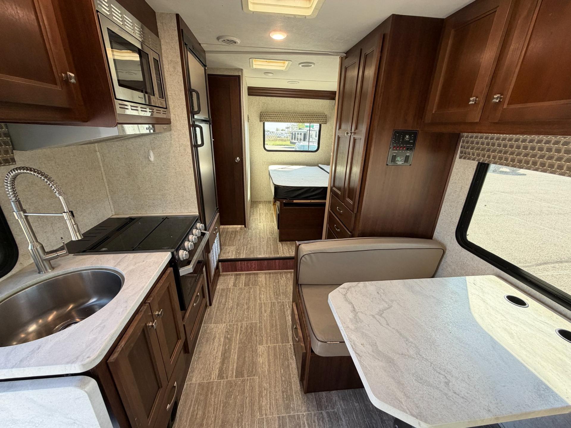 2019 Forest River 2019 Forest River SUNSEEKER LE - thumbnail 11